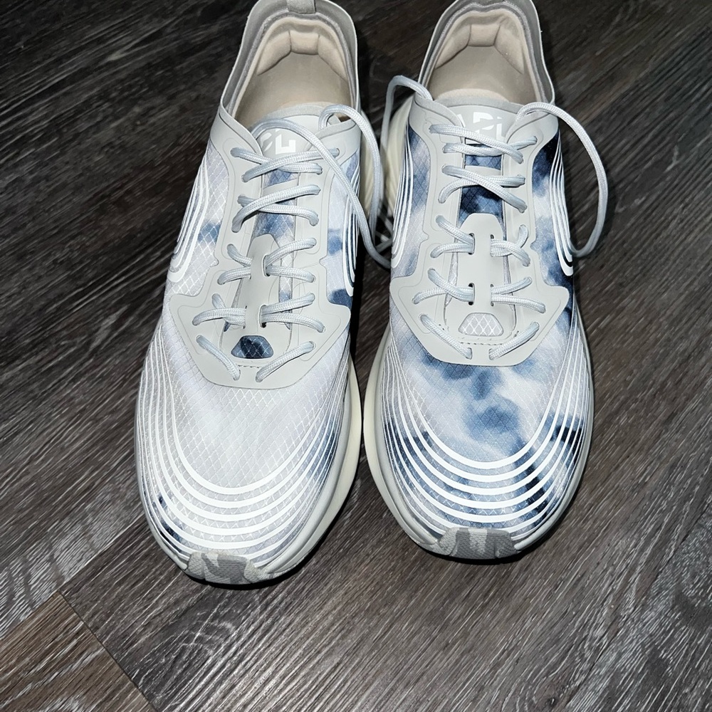 APL Men’s size 7 / women’s 8.5